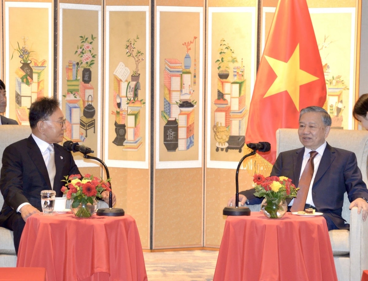 tong bi thu tiep nguyen tong lanh su danh du viet nam park soo kwan tai han quoc hinh anh 1