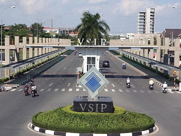 giua dai dich ccovid 19 cac nen kinh te lon giam toc gdp viet nam van tang 382