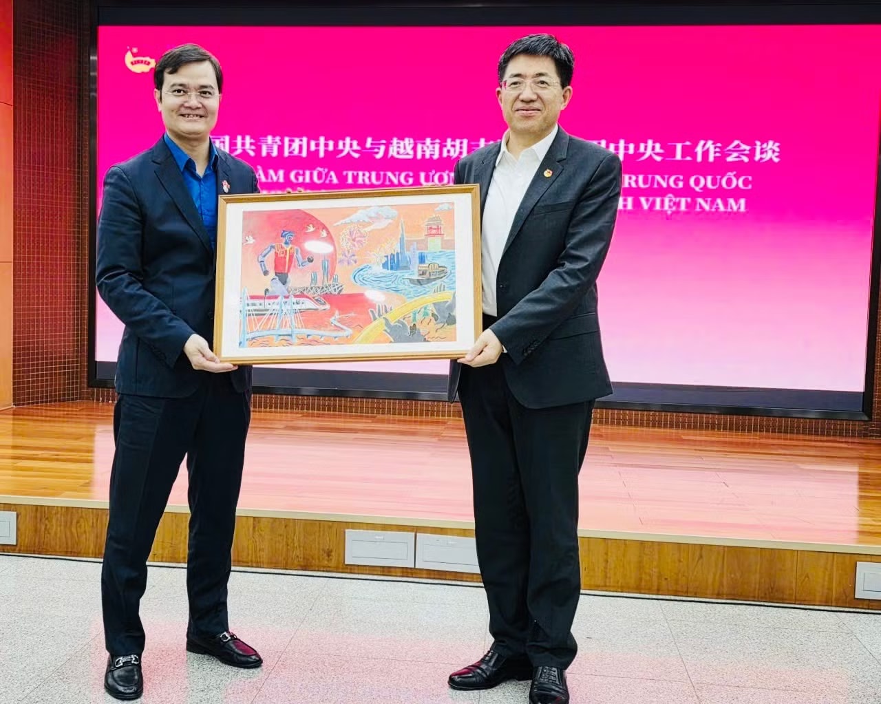 cdn.tienphong.vn-images-8b564da1ba22e60f8ed7c8734138326fb11f2b326afd306fab6b06c167d6a3566a01a01f8cd4089164051bf3717fea236ea98c99ecbd0183cfd99555680c93ea-_5hoi-dam-thanh-nien-hai-nuoc.jpg.avif.jpg