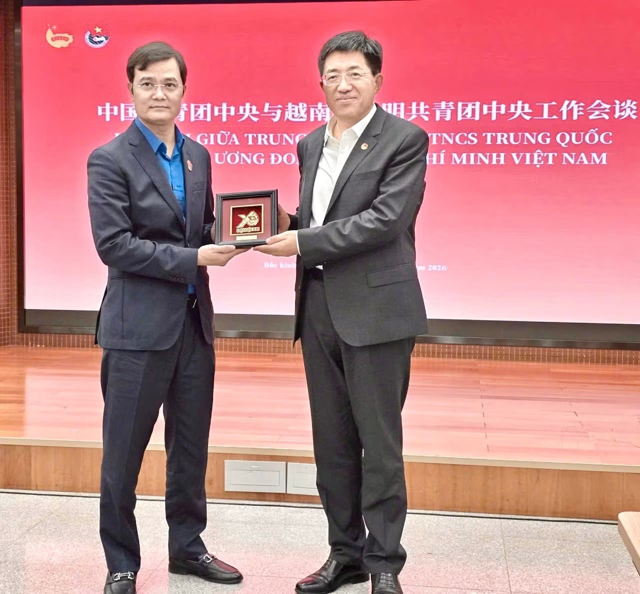 cdn.tienphong.vn-images-8b564da1ba22e60f8ed7c8734138326fdd1f3fbd0ac5335e953ef5850dc450016a01a01f8cd4089164051bf3717fea236ea98c99ecbd0183cfd99555680c93ea-_4hoi-dam-thanh-nien-hai-nuoc.jpg.avif.jpg