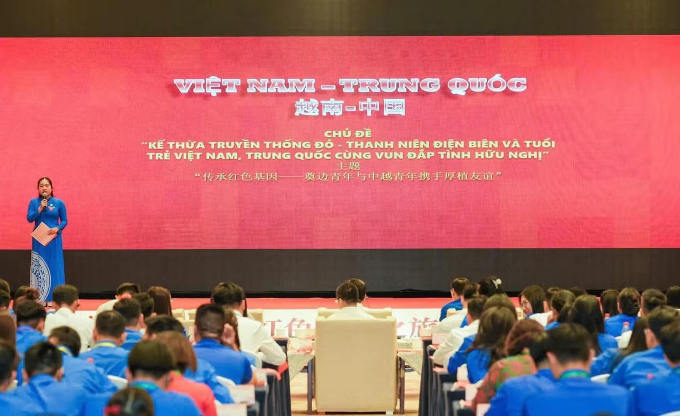 Một diễn đàn trong khuôn khổ chương trình. Thanh niên tham gia 'Hành trình đỏ' tại Vân Nam, Trung Quốc - Ảnh 3.