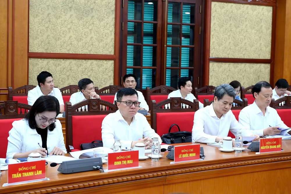 Các đại biểu tham dự cuộc làm việc. (Ảnh: ĐĂNG KHOA) z7939379289541-bf4e4f92dfeb528f12c5915754197b15.jpg