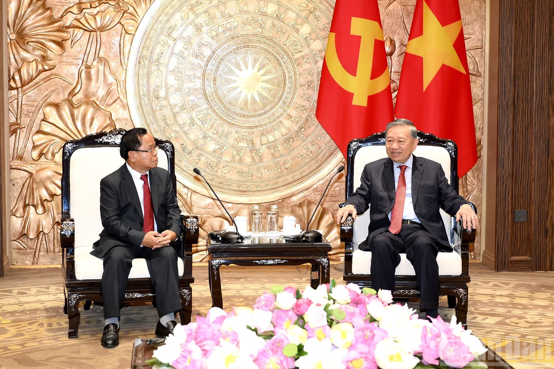 Tổng Bí thư, Chủ tịch nước Tô Lâm tiếp Phó Thủ tướng, Bộ trưởng Tư pháp Lào Khamphan Phommathat. ndo_br_a4-bnd-7588.jpg