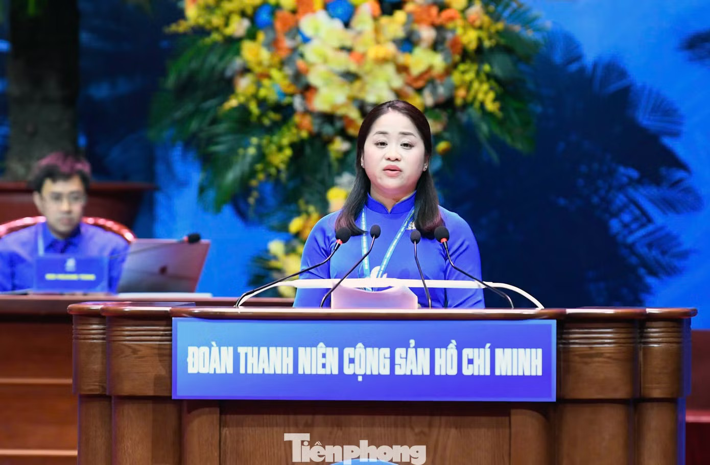Chị Lư Thị Ngọc Anh - Ủy viên Ban Thường vụ Trung ương Đoàn khóa XIII, Bí thư Thành Đoàn Cần Thơ trình bày báo cáo tại Đại hội. Triển khai ngay những nội dung đã được Đại hội Đoàn toàn quốc lần thứ XIII thông qua - Ảnh 4.