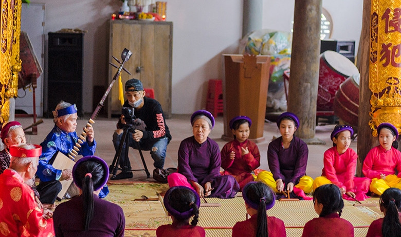 giữ gìn bản sắc văn hoá dân tộc ở thế thệ trẻ