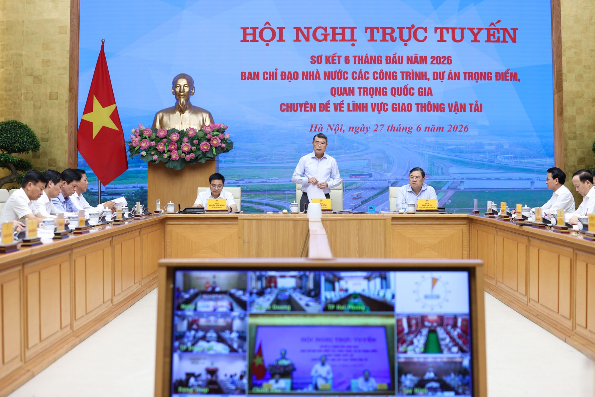 Thủ tướng: Kiên quyết không lùi tiến độ các dự án trọng điểm quốc gia nếu không có lý do chính đáng- Ảnh 1.