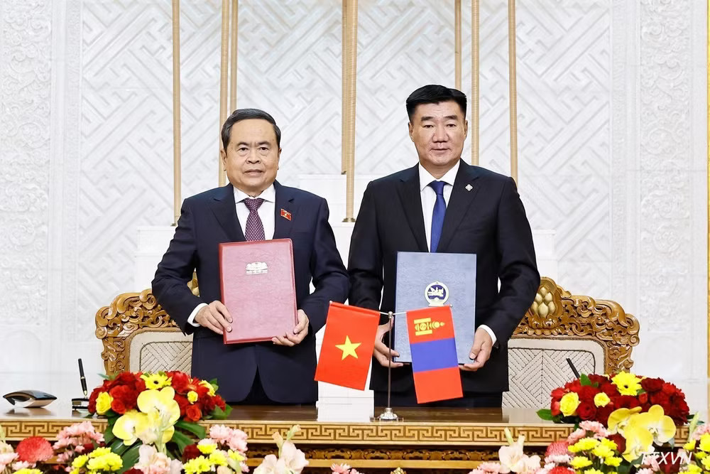 vna-potal-chu-tich-quoc-hoi-tran-thanh-man-hoi-dam-voi-chu-tich-quoc-hoi-mong-co.jpg