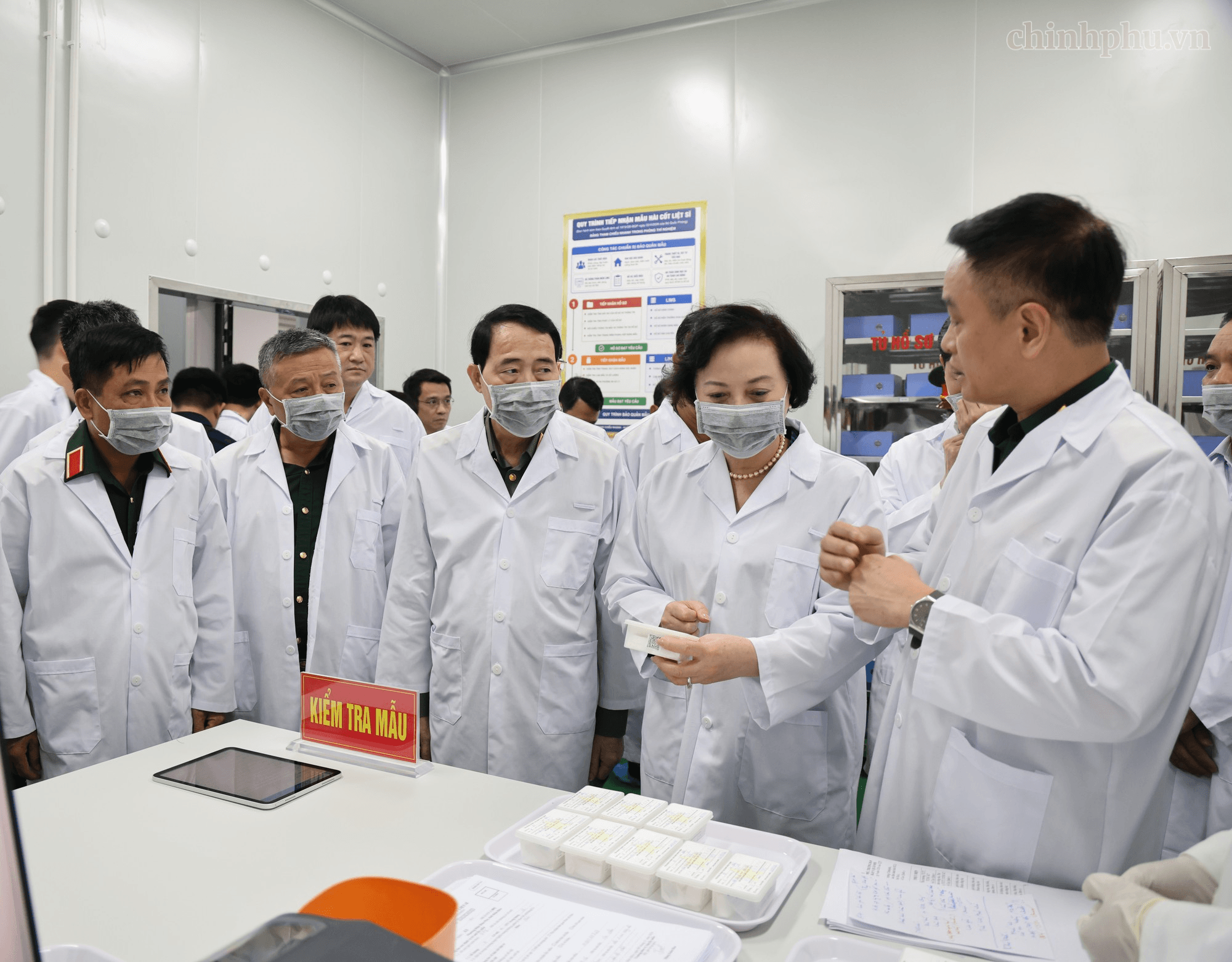 Phó Thủ tướng Phạm Thị Thanh Trà: Tháo gỡ điểm nghẽn, đẩy nhanh giám định ADN hài cốt liệt sĩ- Ảnh 7.