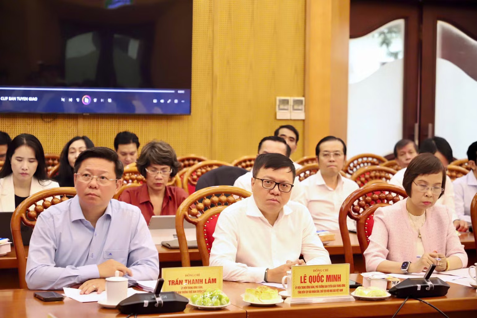 Đại biểu tham dự buổi làm việc. (Ảnh: ĐÔNG HÀ) 2aoboqzfswupf6msctrj1lfnmtymznwmbl5kokog.jpg