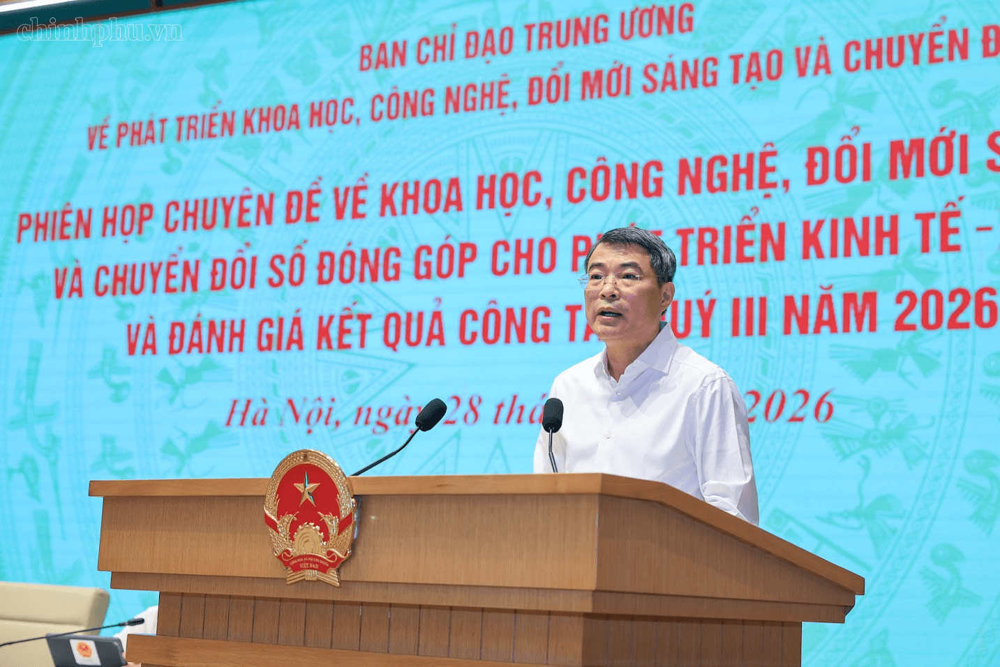 Thủ tướng: Khoa học công nghệ phải trở thành động lực chủ yếu, trực tiếp, đo đếm được bằng kết quả tăng trưởng- Ảnh 2.