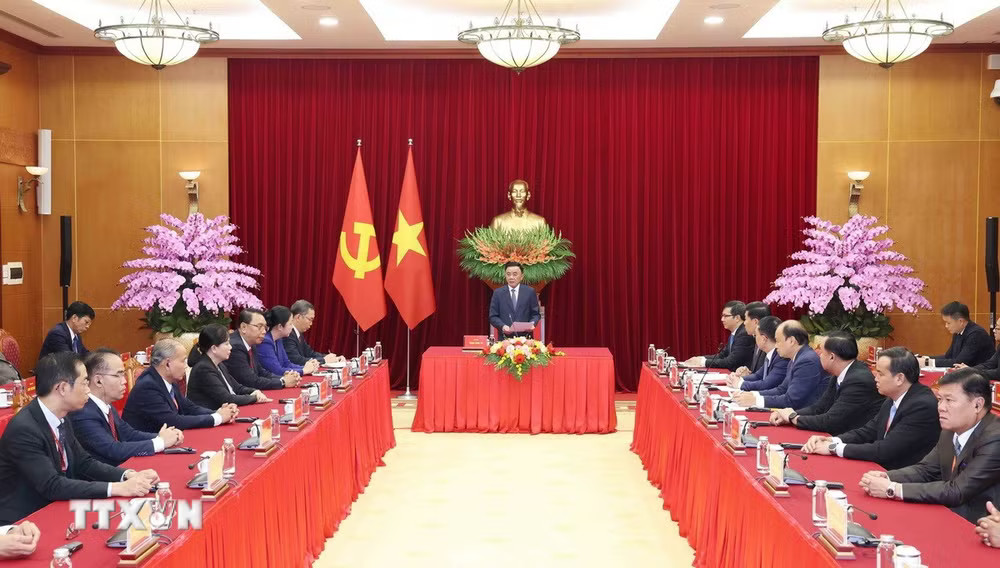 Thường trực Ban Bí thư Trần Cẩm Tú tiếp Đoàn cán bộ cao cấp Đảng Nhân dân Cách mạng Lào- Ảnh 1.