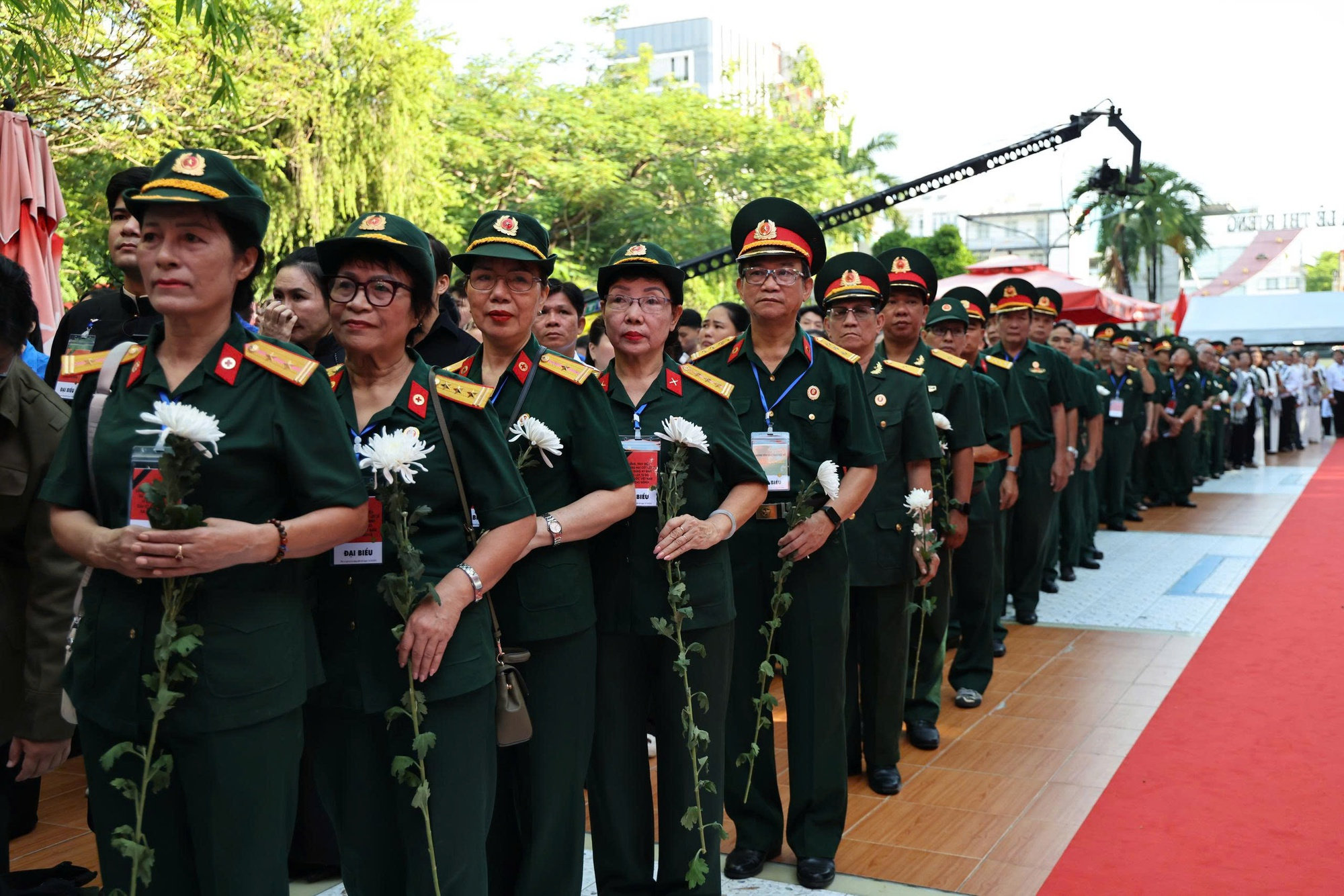 Trang nghiêm lễ viếng, truy điệu và an táng 731 hài cốt liệt sĩ tại TPHCM- Ảnh 6.