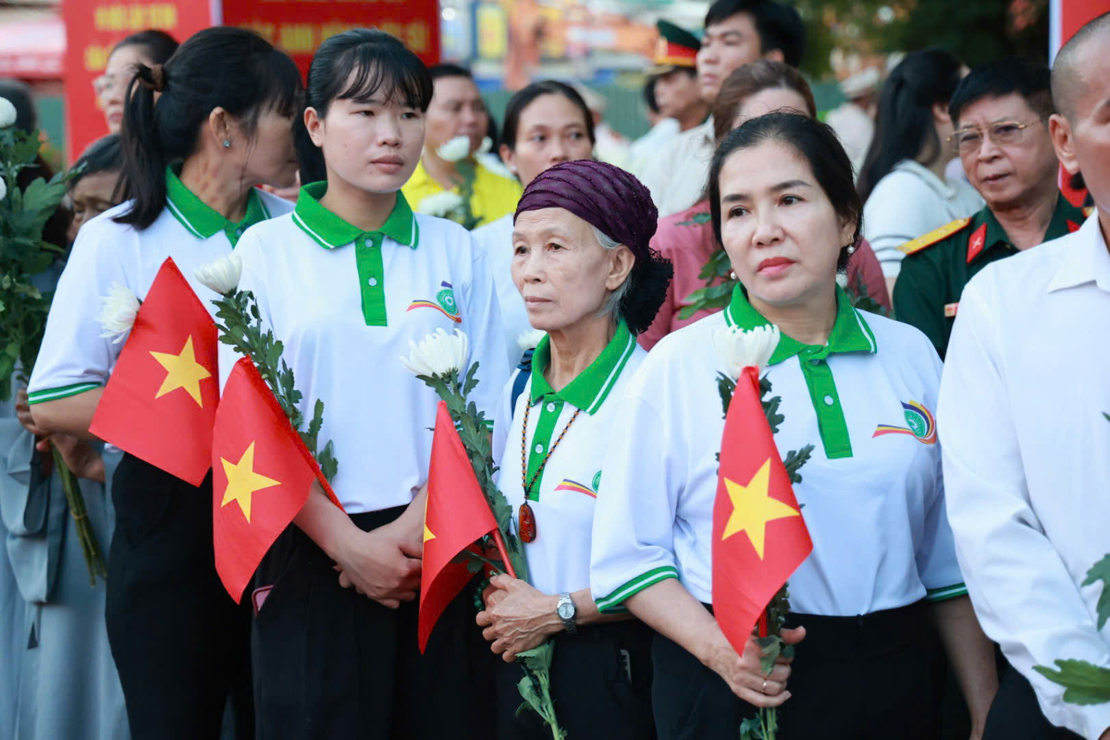 Trang nghiêm lễ viếng, truy điệu và an táng 731 hài cốt liệt sĩ tại TPHCM- Ảnh 18.