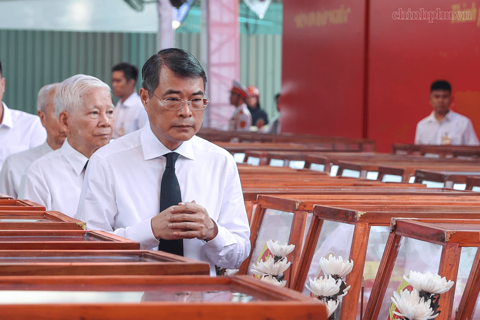 Trang nghiêm lễ viếng, truy điệu và an táng 731 hài cốt liệt sĩ tại TPHCM- Ảnh 8.