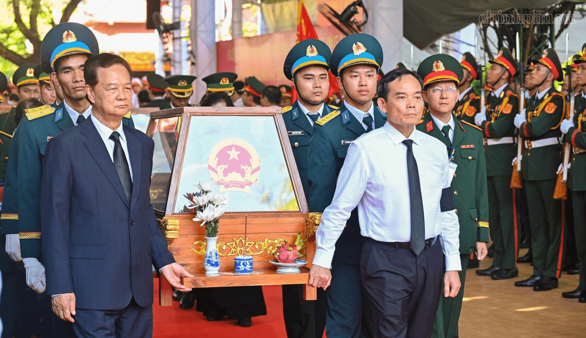 Trang nghiêm lễ viếng, truy điệu và an táng 731 hài cốt liệt sĩ tại TPHCM- Ảnh 15.