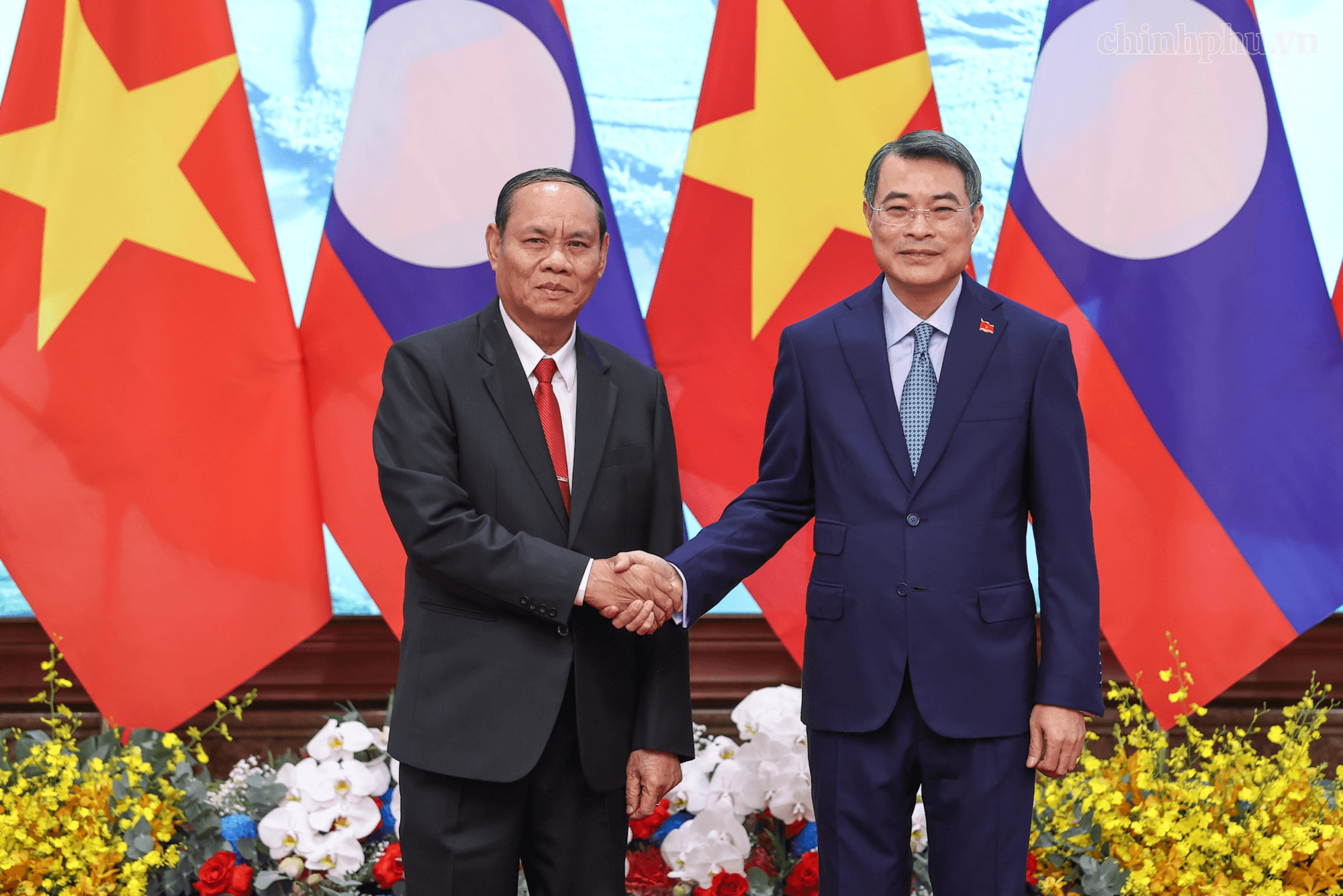 Lào quyết tâm cùng Việt Nam gìn giữ, vun đắp và phát huy mối quan hệ hữu nghị vĩ đại- Ảnh 2.