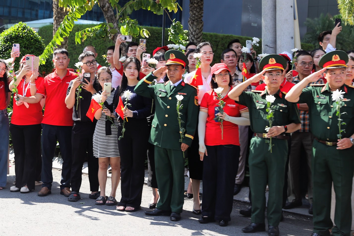 Trang nghiêm lễ viếng, truy điệu và an táng 731 hài cốt liệt sĩ tại TPHCM- Ảnh 22.
