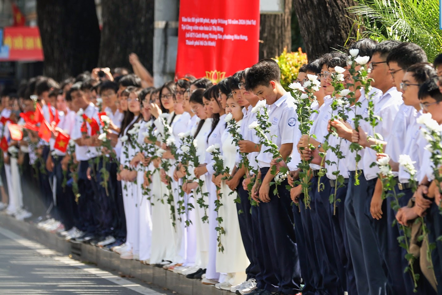 Trang nghiêm lễ viếng, truy điệu và an táng 731 hài cốt liệt sĩ tại TPHCM- Ảnh 21.