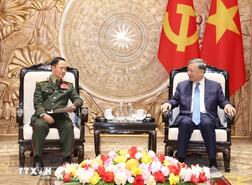 Tổng Bí thư, Chủ tịch nước Tô Lâm tiếp Phó Thủ tướng, Bộ trưởng Bộ Quốc phòng Lào- Ảnh 1.