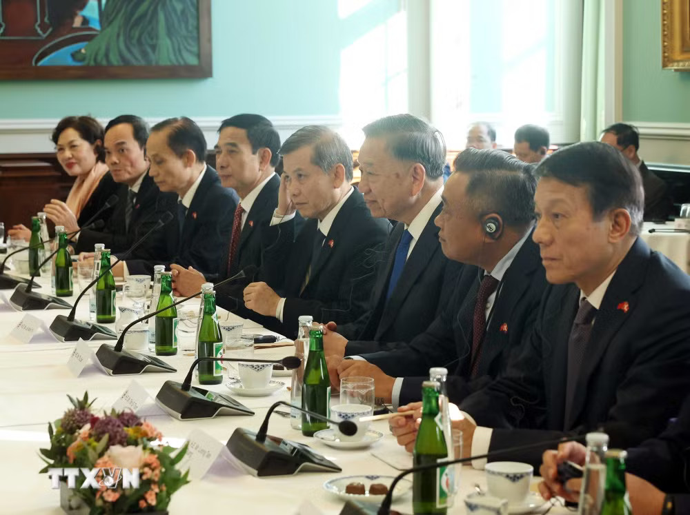 Tổng Bí thư, Chủ tịch nước Tô Lâm hội kiến Chủ tịch Quốc hội Đan Mạch Henrik Frandsen- Ảnh 2.