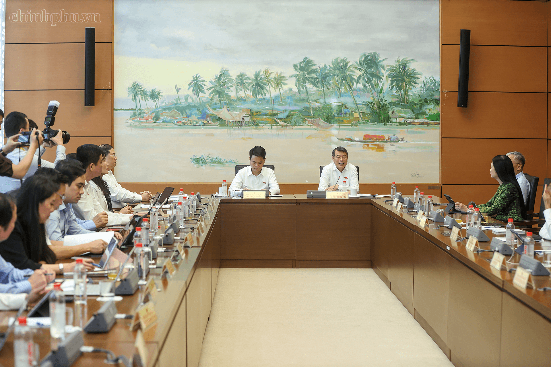 Thủ tướng Lê Minh Hưng: Nhà trước hết là để người dân có chỗ ở- Ảnh 1.