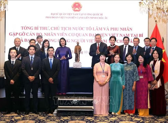 Tổng Bí thư, Chủ tịch nước Tô Lâm và Phu nhân gặp đại diện cộng đồng người Việt Nam tại châu Âu- Ảnh 6.