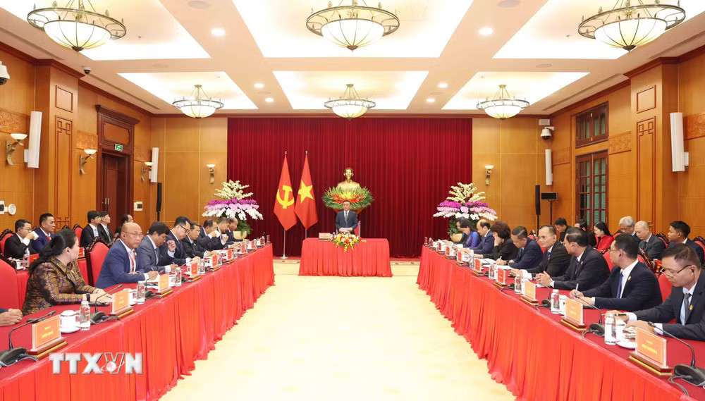 Thường trực Ban Bí thư Trần Cẩm Tú tiếp Đoàn lãnh đạo trẻ Đảng Nhân dân Campuchia - Ảnh 2.