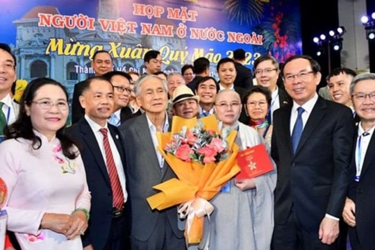 Quan tâm của Đảng và Nhà nước  đối với người Việt Nam ở nước ngoài