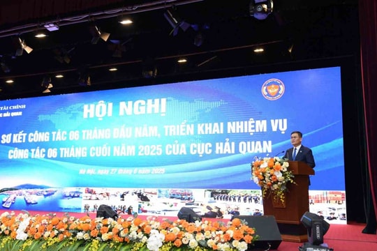 Hải quan thu ngân sách tăng trưởng 2 con số