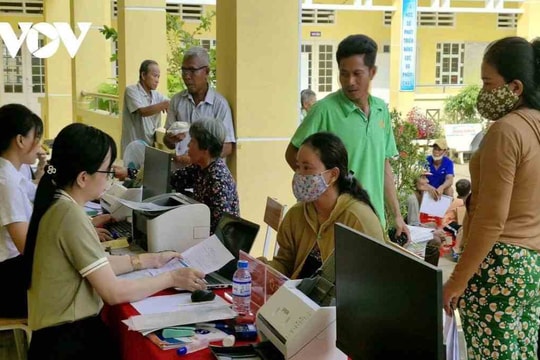 Hành chính công lưu động - Đưa dịch vụ đến gần dân trong mùa tựu trường