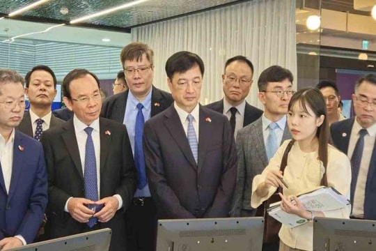 Đoàn công tác cấp cao Việt Nam thăm thung lũng công nghệ cao ở Hàn Quốc