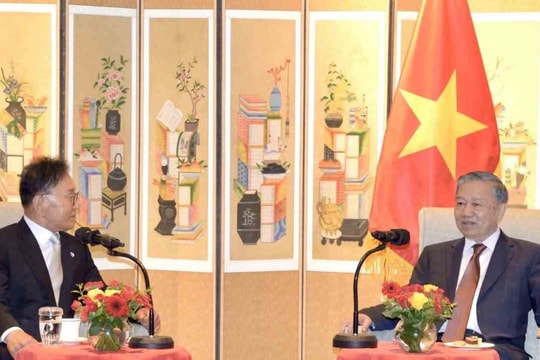 Tổng Bí thư tiếp nguyên Tổng Lãnh sự danh dự Việt Nam Park Soo Kwan tại Hàn Quốc