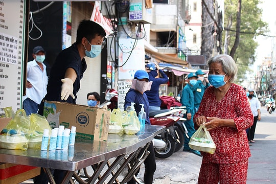 Tình người Sài Gòn trong thời dịch