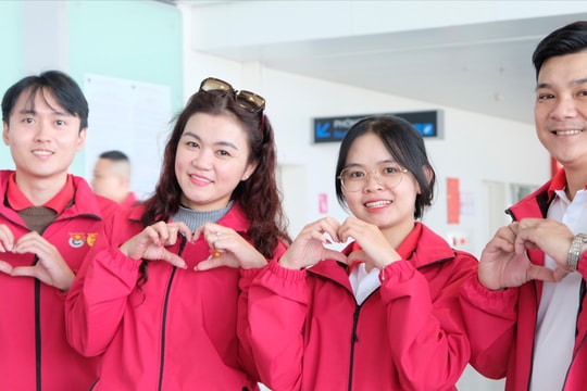 Gần 200 đại biểu thanh niên Việt Nam tham gia Hành trình đỏ nghiên cứu, học tập tại Trung Quốc lần thứ 2