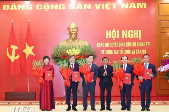 Hội nghị công bố Quyết định của Bộ Chính trị về công tác tổ chức và cán bộ của 5 cơ quan