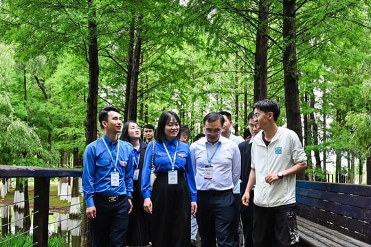 Thanh niên tham gia 'Hành trình đỏ' tại Vân Nam, Trung Quốc