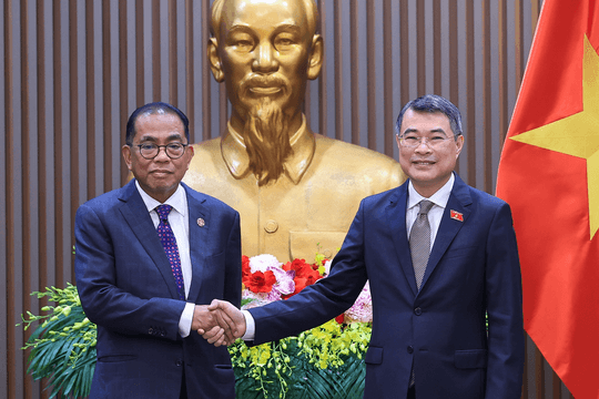 Thủ tướng Lê Minh Hưng tiếp Bộ trưởng Quốc phòng Malaysia
