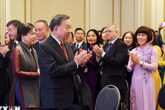 Tổng Bí thư, Chủ tịch nước Tô Lâm và Phu nhân gặp đại diện cộng đồng người Việt Nam tại châu Âu