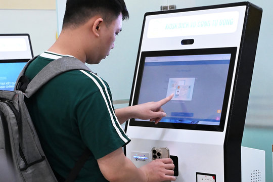 Làm thủ tục trực tuyến phải giảm giấy tờ, chi phí cho người dân