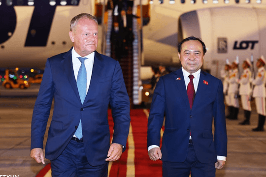 Thủ tướng Ba Lan đến Hà Nội, thăm chính thức Việt Nam
